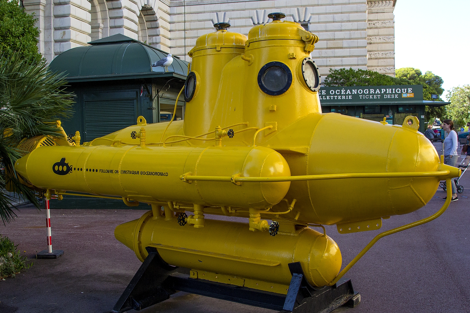 Mon 01